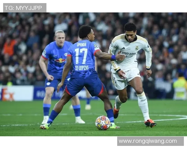 西甲激战：那不勒斯与里昂战成平局全场沸腾赛后分析引发热议